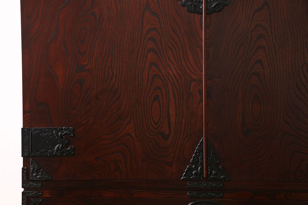 中古　伝統工芸　岩谷堂箪笥　杢目の美しい上質なワードローブ(洋服タンス、洋服箪笥)(定価60万円)