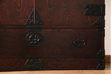 中古　伝統工芸　岩谷堂箪笥　杢目の美しい上質なワードローブ(洋服タンス、洋服箪笥)(定価60万円)