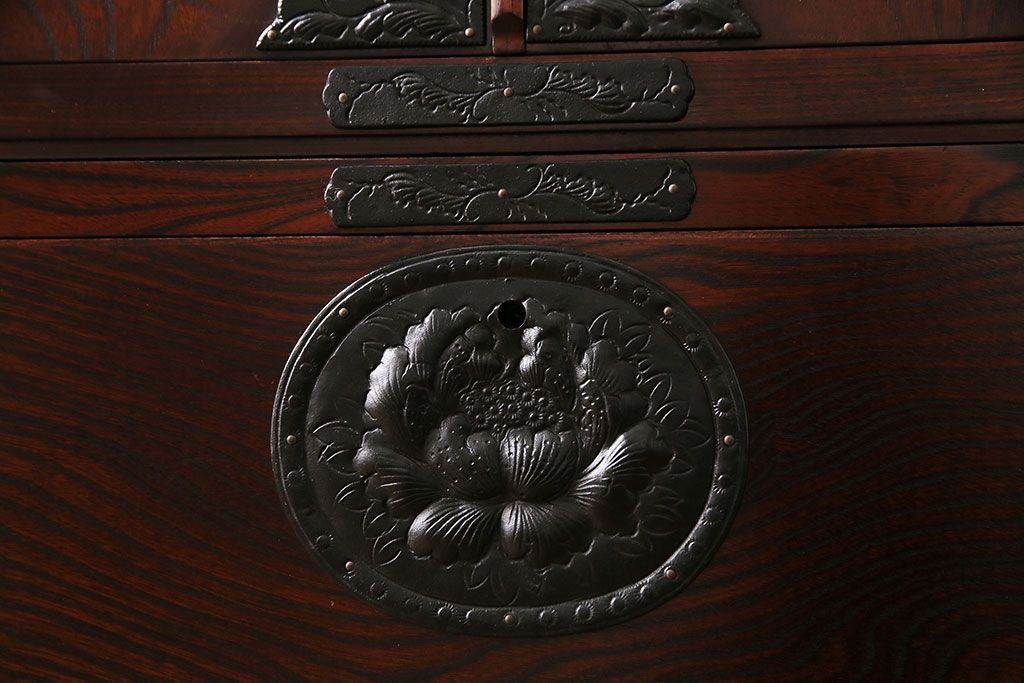 中古　伝統工芸　岩谷堂箪笥　杢目の美しい上質なワードローブ(洋服タンス、洋服箪笥)(定価60万円)