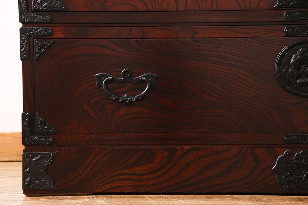 中古　伝統工芸　岩谷堂箪笥　杢目の美しい上質なワードローブ(洋服タンス、洋服箪笥)(定価60万円)