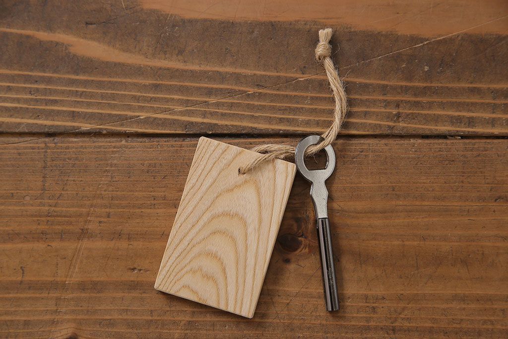 中古　伝統工芸　岩谷堂箪笥　杢目の美しい上質なワードローブ(洋服タンス、洋服箪笥)(定価60万円)