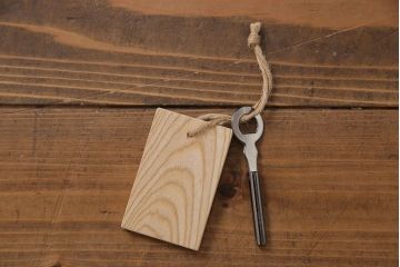 中古　伝統工芸　岩谷堂箪笥　杢目の美しい上質なワードローブ(洋服タンス、洋服箪笥)(定価60万円)