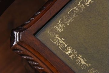 アンティーク雑貨　イギリス家具　高級感あるレザートップのネストテーブル(入れ子式テーブル、サイドテーブル、コーヒーテーブル、花台)(2)