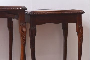 アンティーク雑貨　イギリス家具　高級感あるレザートップのネストテーブル(入れ子式テーブル、サイドテーブル、コーヒーテーブル、花台)(2)