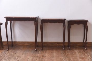 アンティーク雑貨　イギリス家具　高級感あるレザートップのネストテーブル(入れ子式テーブル、サイドテーブル、コーヒーテーブル、花台)(2)