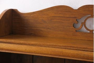 アンティーク家具　イギリスアンティーク　オーク材　シンプルながらも上品な佇まいの本棚(飾り棚、収納棚)