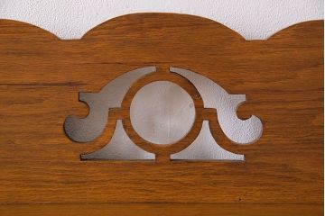 アンティーク家具　イギリスアンティーク　オーク材　シンプルながらも上品な佇まいの本棚(飾り棚、収納棚)