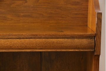 アンティーク家具　イギリスアンティーク　オーク材　シンプルながらも上品な佇まいの本棚(飾り棚、収納棚)