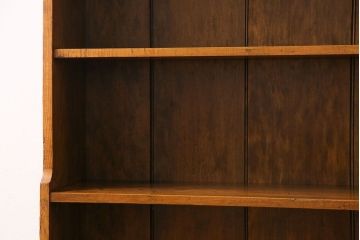 アンティーク家具　イギリスアンティーク　オーク材　シンプルながらも上品な佇まいの本棚(飾り棚、収納棚)