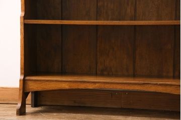 アンティーク家具　イギリスアンティーク　オーク材　シンプルながらも上品な佇まいの本棚(飾り棚、収納棚)