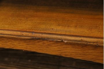 アンティーク家具　イギリスアンティーク　オーク材　シンプルながらも上品な佇まいの本棚(飾り棚、収納棚)