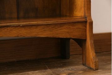 アンティーク家具　イギリスアンティーク　オーク材　シンプルながらも上品な佇まいの本棚(飾り棚、収納棚)