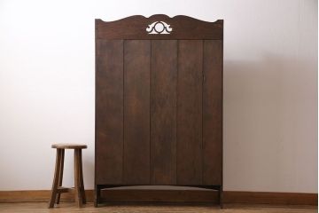 アンティーク家具　イギリスアンティーク　オーク材　シンプルながらも上品な佇まいの本棚(飾り棚、収納棚)