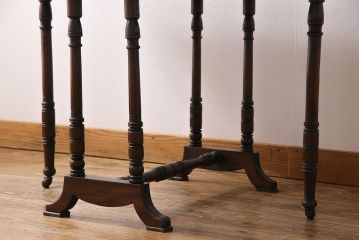 アンティーク家具　イギリスアンティーク　上品なデザインの脚が魅力的なキャスター付きバタフライテーブル(エクステンションテーブル、リーフテーブル)