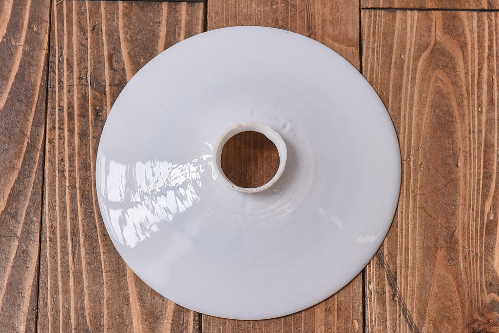 昭和レトロ　ノスタルジックな雰囲気漂う平笠シェードのペンダントライト(電笠、吊り下げ照明、天井照明)(1)