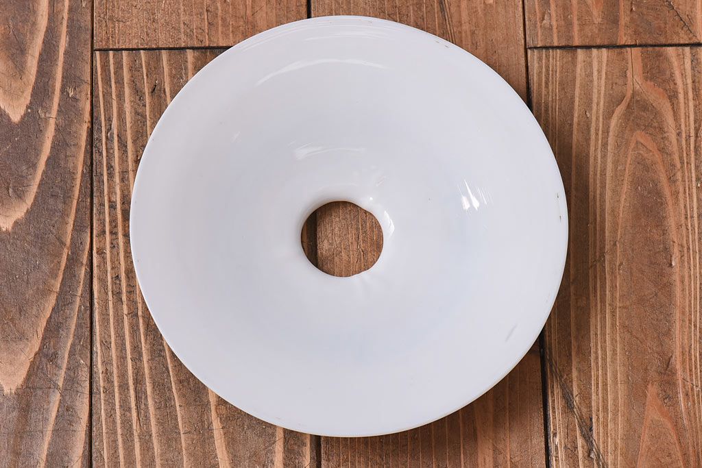 昭和レトロ　ノスタルジックな雰囲気漂う平笠シェードのペンダントライト(電笠、吊り下げ照明、天井照明)(1)