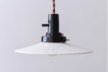 昭和レトロ　ノスタルジックな雰囲気漂う平笠シェードのペンダントライト(電笠、吊り下げ照明、天井照明)(2)