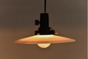 昭和レトロ　ノスタルジックな雰囲気漂う平笠シェードのペンダントライト(電笠、吊り下げ照明、天井照明)(3)