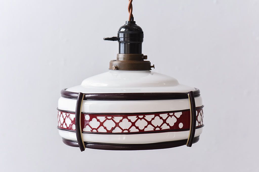 花菱模様の装飾から和の雰囲気漂うシェード(電笠、天井照明)