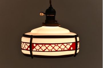 花菱模様の装飾から和の雰囲気漂うシェード(電笠、天井照明)