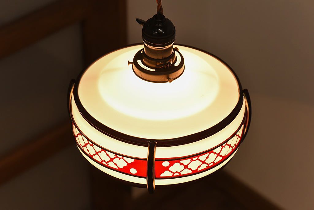 花菱模様の装飾から和の雰囲気漂うシェード(電笠、天井照明)