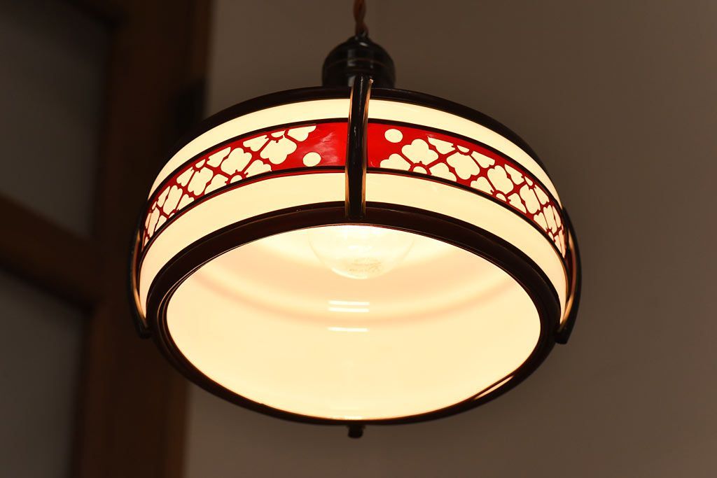 花菱模様の装飾から和の雰囲気漂うシェード(電笠、天井照明)
