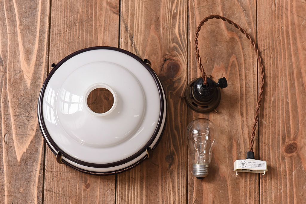 花菱模様の装飾から和の雰囲気漂うシェード(電笠、天井照明)