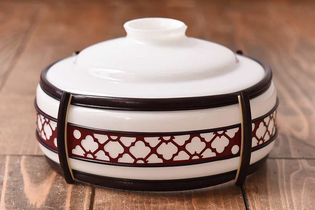 花菱模様の装飾から和の雰囲気漂うシェード(電笠、天井照明)