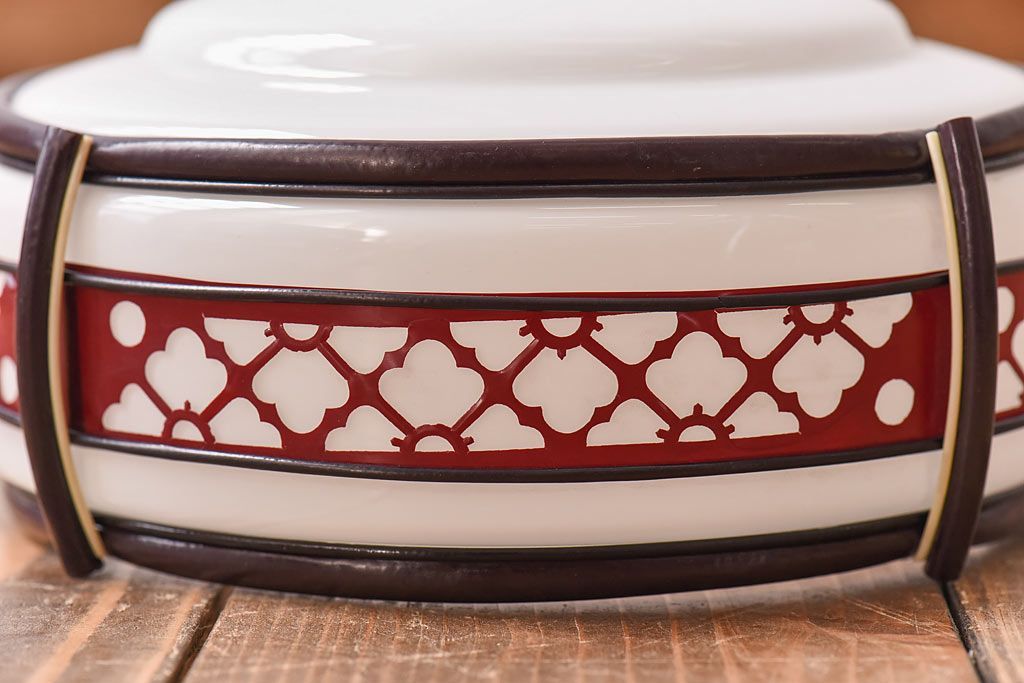 花菱模様の装飾から和の雰囲気漂うシェード(電笠、天井照明)