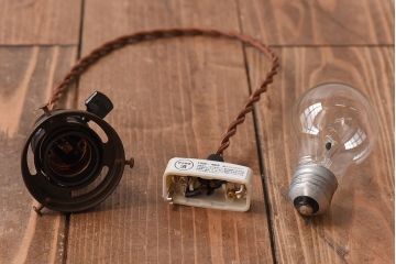 花菱模様の装飾から和の雰囲気漂うシェード(電笠、天井照明)