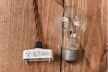 愛らしい小さな花がポイントのシェード(電笠、天井照明)