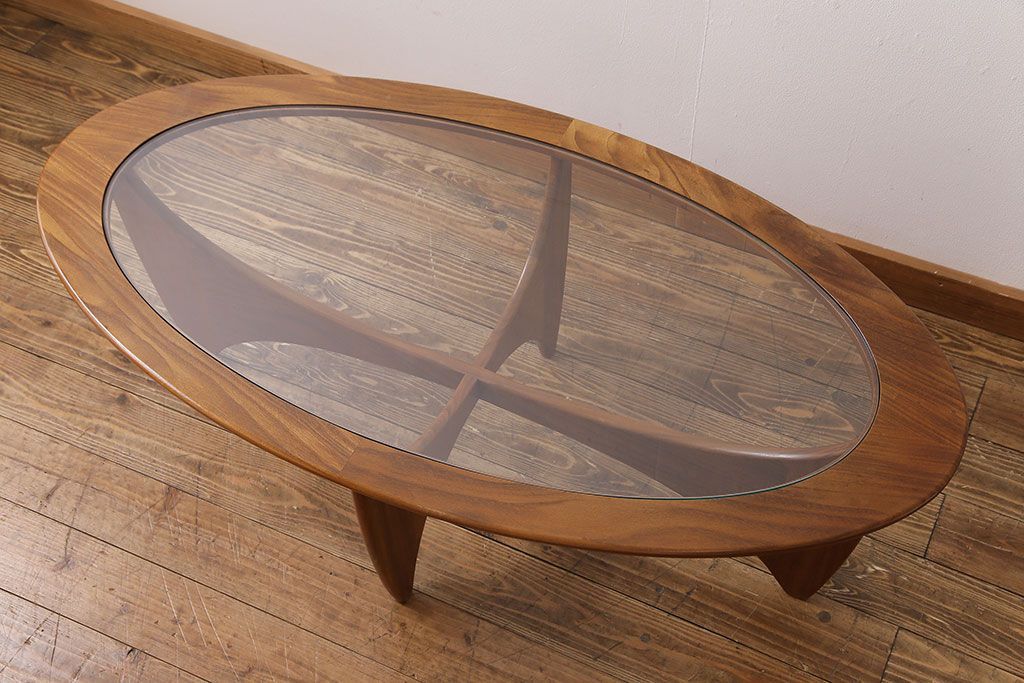 ヴィンテージ家具　G-plan(ジープラン)　北欧ビンテージ　チーク材　ガラストップがおしゃれなコーヒーテーブル(センターテーブル)(2)