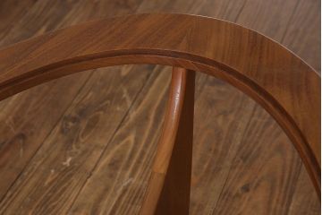 ヴィンテージ家具　G-plan(ジープラン)　北欧ビンテージ　チーク材　ガラストップがおしゃれなコーヒーテーブル(センターテーブル)(2)