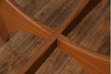 ヴィンテージ家具　G-plan(ジープラン)　北欧ビンテージ　チーク材　ガラストップがおしゃれなコーヒーテーブル(センターテーブル)(2)