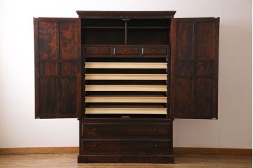 中古　神居民芸　洋室にも馴染みの良い衣装盆付き和タンス(引き出し、箪笥、着物箪笥)