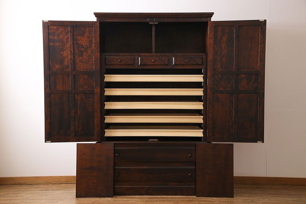 中古　神居民芸　洋室にも馴染みの良い衣装盆付き和タンス(引き出し、箪笥、着物箪笥)