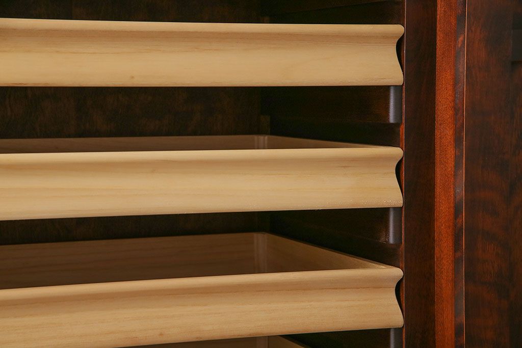 中古　神居民芸　洋室にも馴染みの良い衣装盆付き和タンス(引き出し、箪笥、着物箪笥)