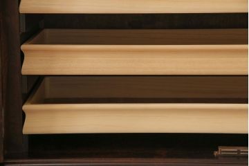 中古　神居民芸　洋室にも馴染みの良い衣装盆付き和タンス(引き出し、箪笥、着物箪笥)