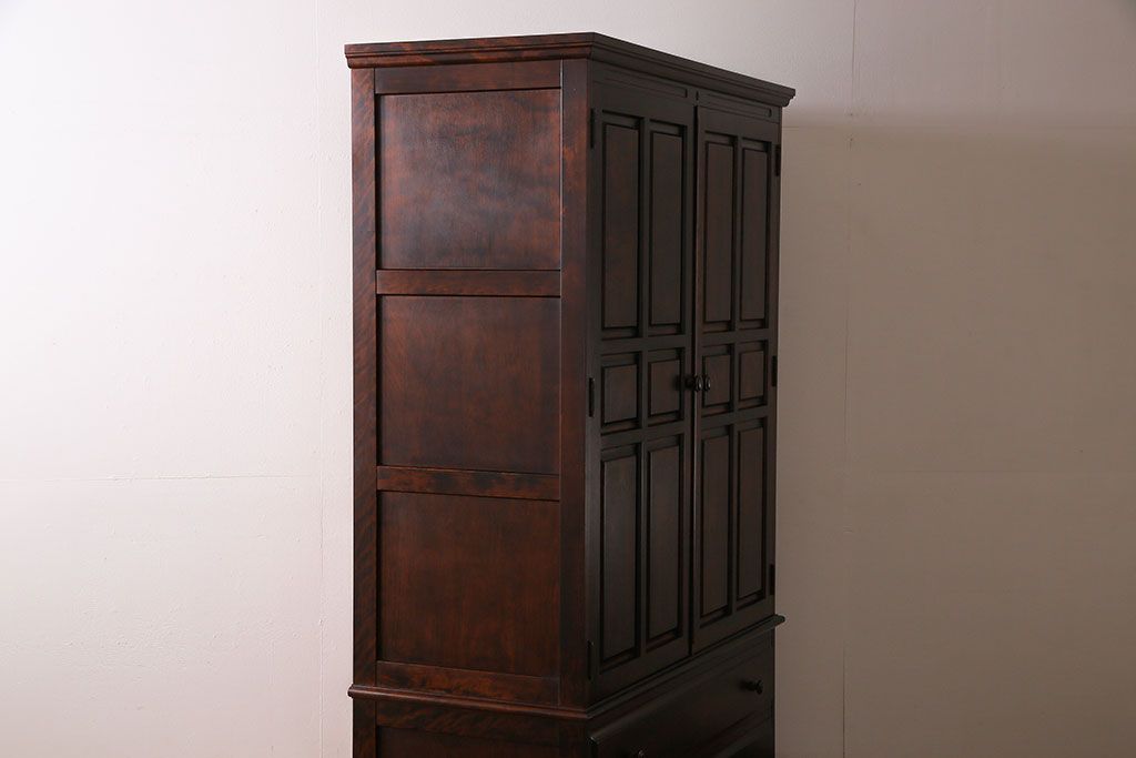 中古　神居民芸　洋室にも馴染みの良い衣装盆付き和タンス(引き出し、箪笥、着物箪笥)