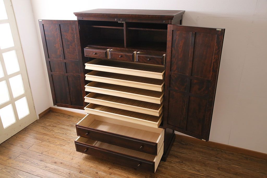 中古　神居民芸　洋室にも馴染みの良い衣装盆付き和タンス(引き出し、箪笥、着物箪笥)