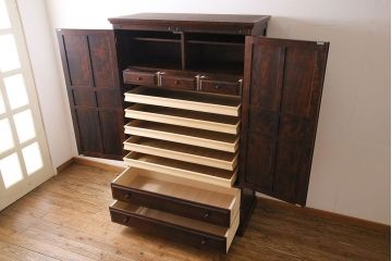 中古　神居民芸　洋室にも馴染みの良い衣装盆付き和タンス(引き出し、箪笥、着物箪笥)
