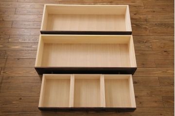 中古　神居民芸　洋室にも馴染みの良い衣装盆付き和タンス(引き出し、箪笥、着物箪笥)