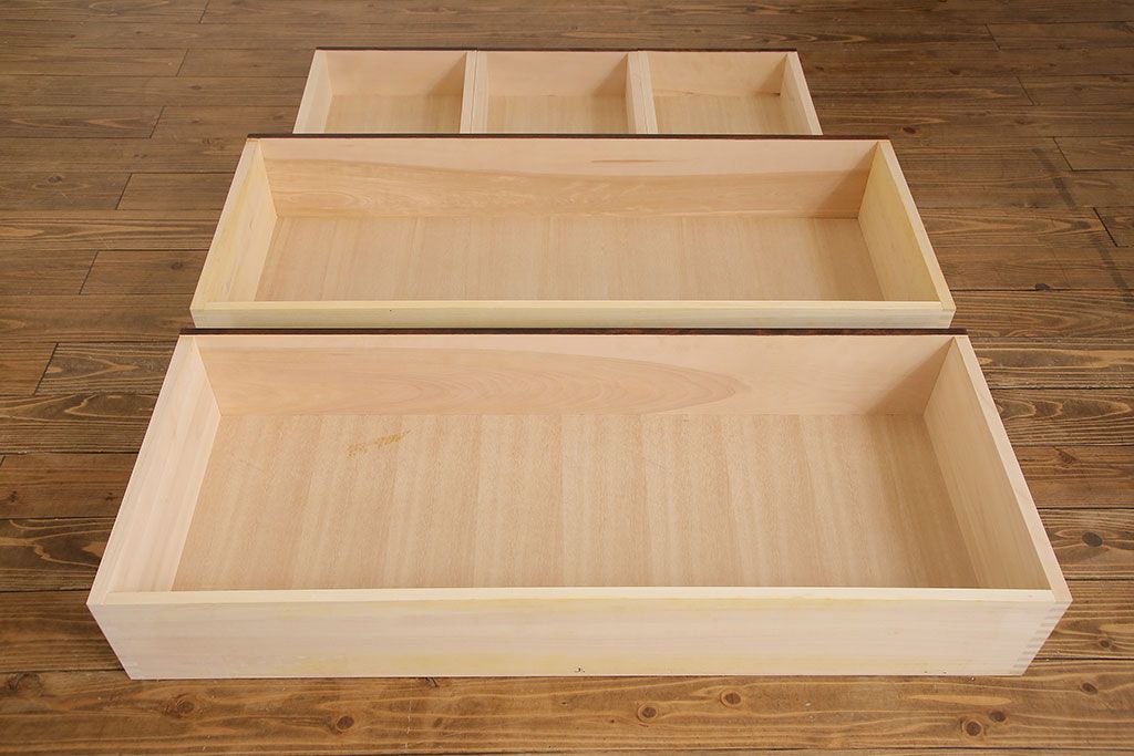 中古　神居民芸　洋室にも馴染みの良い衣装盆付き和タンス(引き出し、箪笥、着物箪笥)