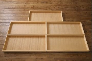 中古　神居民芸　洋室にも馴染みの良い衣装盆付き和タンス(引き出し、箪笥、着物箪笥)