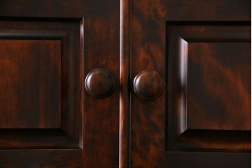 中古　神居民芸　洋室にも馴染みの良い衣装盆付き和タンス(引き出し、箪笥、着物箪笥)