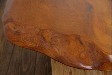 中古　希少品!屋久杉無垢材　一枚板を使った贅沢なローテーブル(座卓)