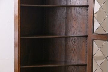 アンティーク家具　イギリスアンティーク　ステンドグラスの大振りなコーナーキャビネット(収納棚、ブックケース、本棚)