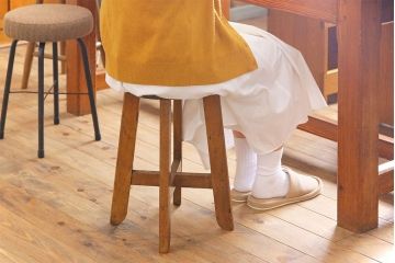 アンティーク雑貨　昭和レトロ　シンプルなデザインのスツール(丸椅子、イス、チェア)