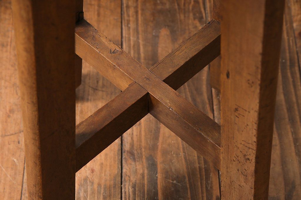 アンティーク雑貨　昭和レトロ　シンプルなデザインのスツール(丸椅子、イス、チェア)