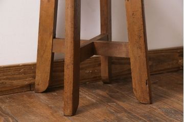 アンティーク雑貨　昭和レトロ　シンプルなデザインのスツール(丸椅子、イス、チェア)